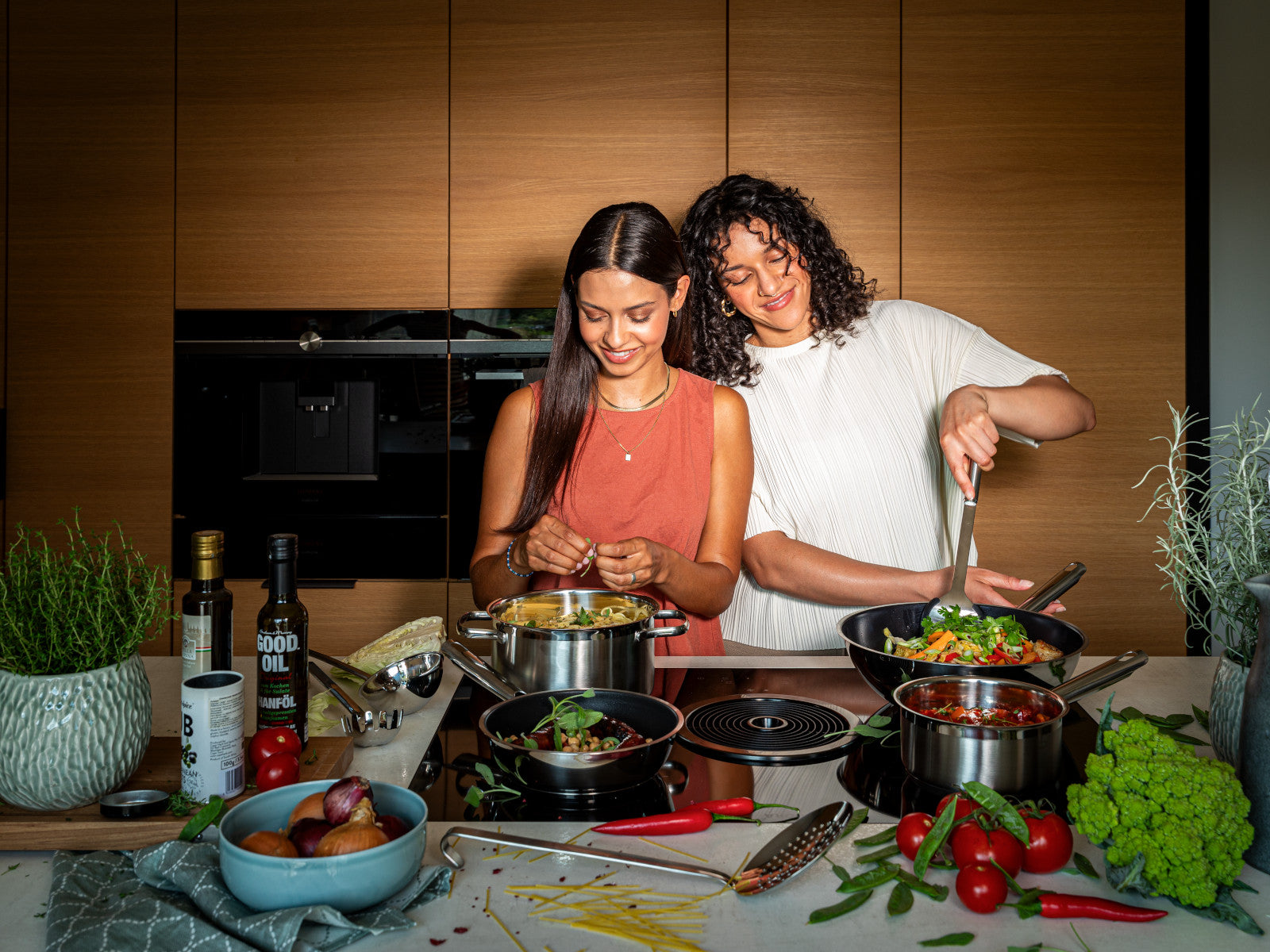 Rösle PUREELEMENTS Wok Keramik ProCeraPlus 32cm Lifestyle 2