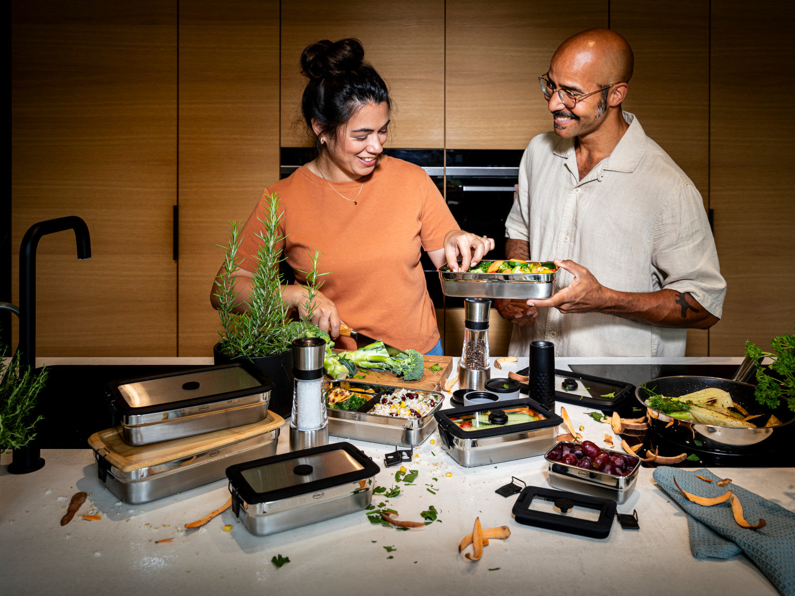 Rösle FLEXX 2GO Brotzeitdeckel eckig mit Clips 26x16,2cm 1,5l Lifestyle 3