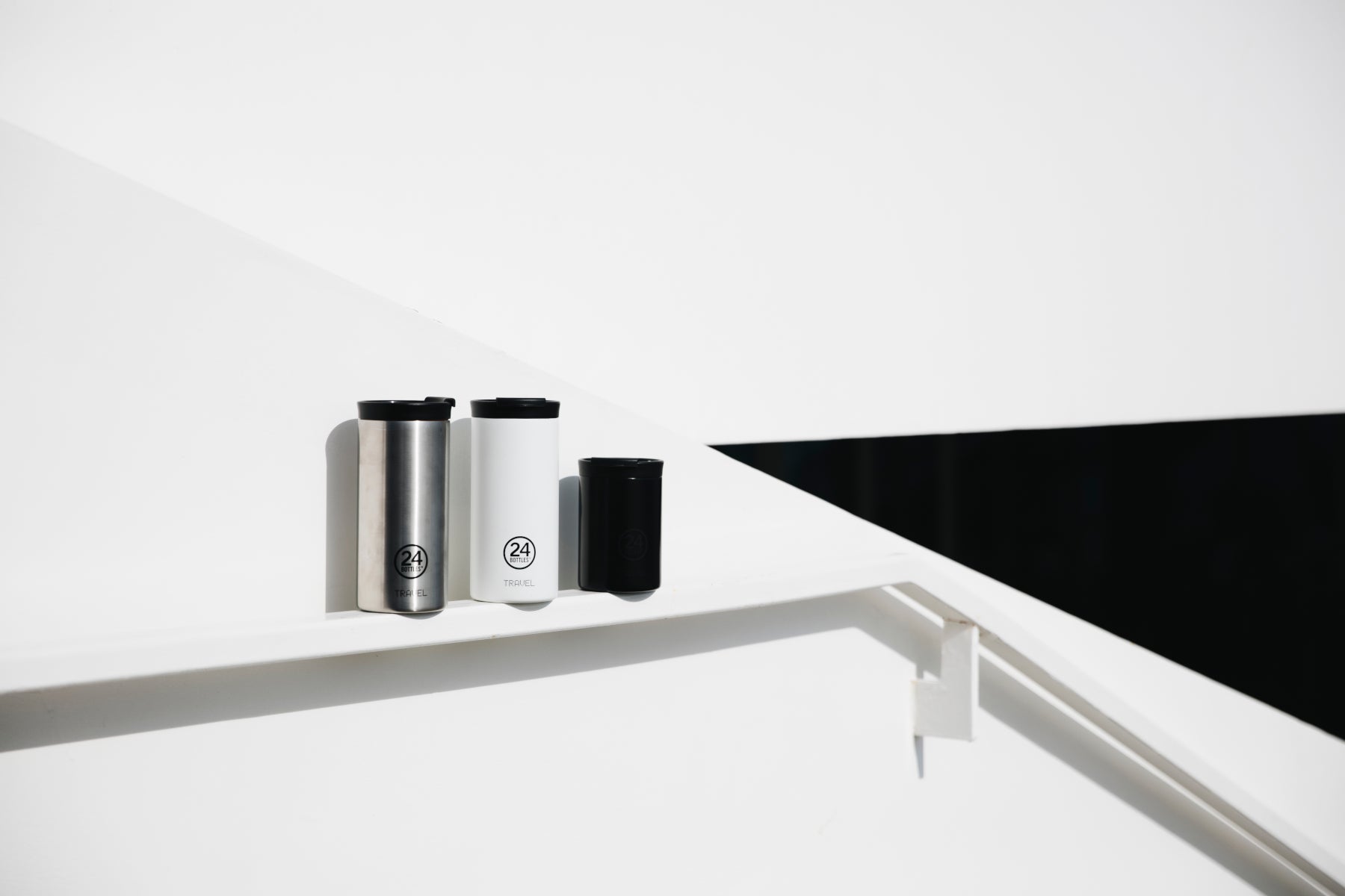 24Bottles Travel Tumbler Stone Tuxedo Black 350ml Lifestyle 1