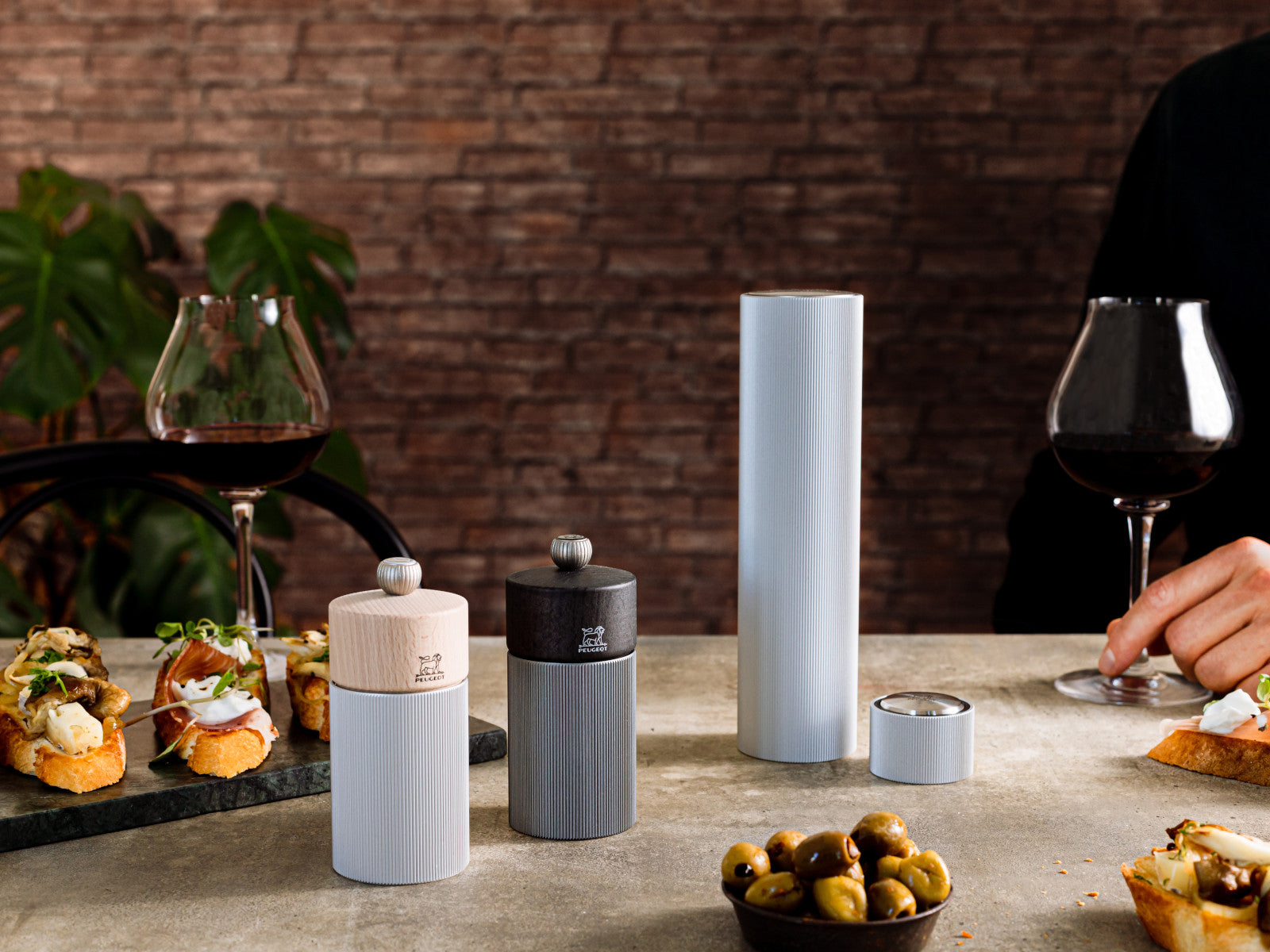 PEUGEOT LINE Pfeffermühle Aluminium natur 12 cm Lifestyle  1