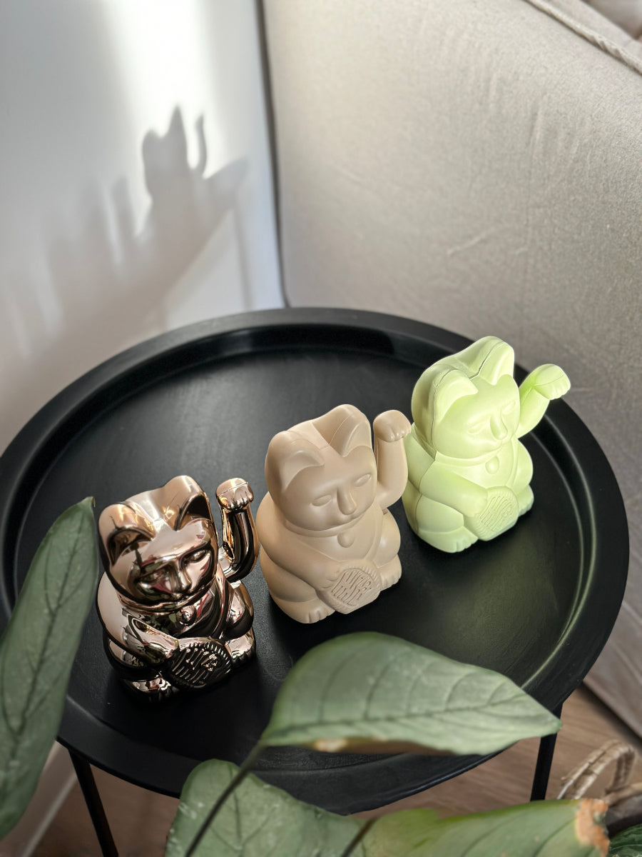 Donkey Products Lucky Cat Classic Winkekatze hellgrün 15cm Lifestyle 6