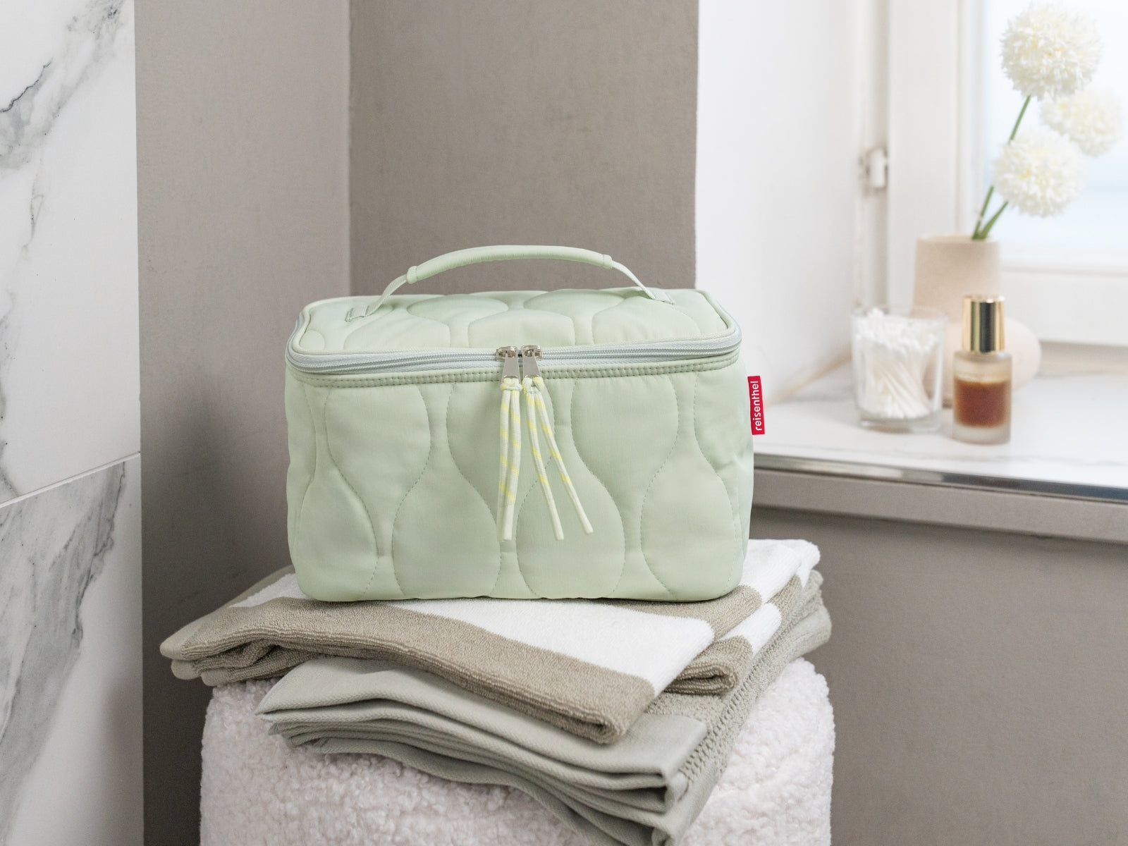 reisenthel cosmetic case puffer iced matcha - Produktbild 4