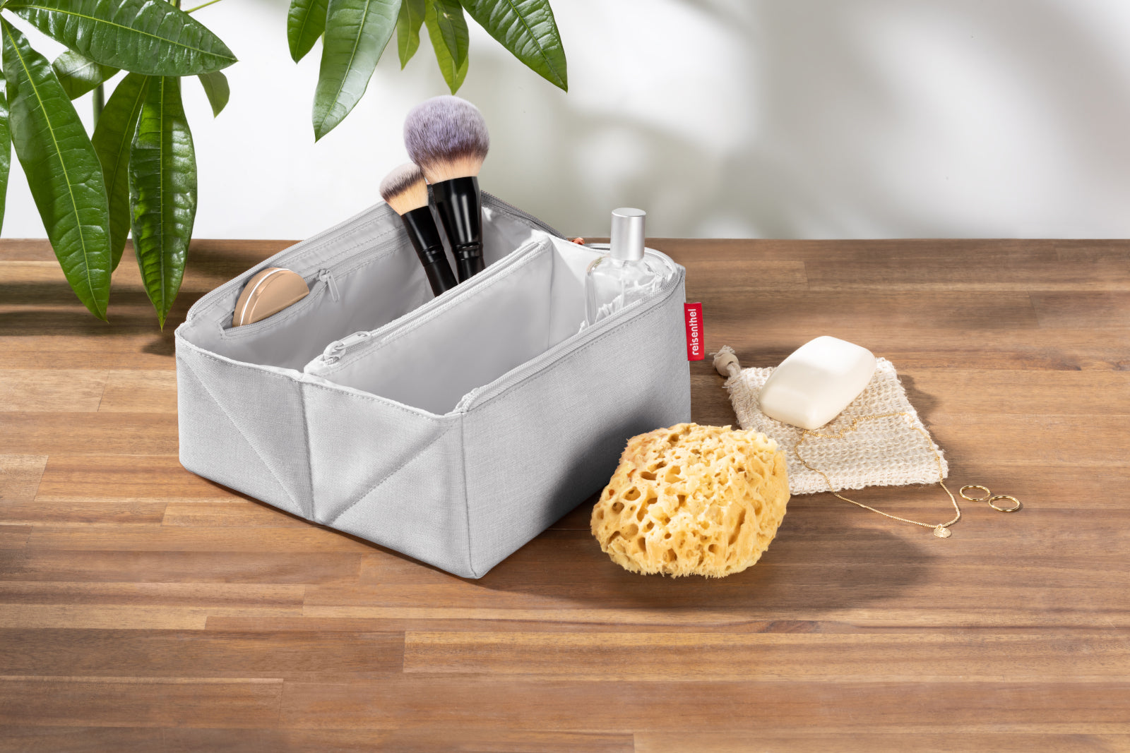 reisenthel fold case twist sky rose Lifestyle 1