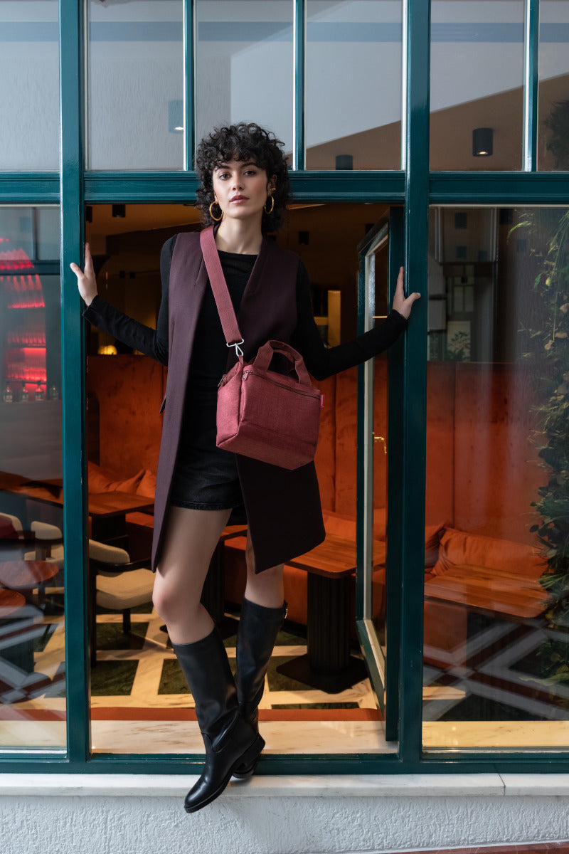 reisenthel allrounder cross twist maroon Lifestyle 1