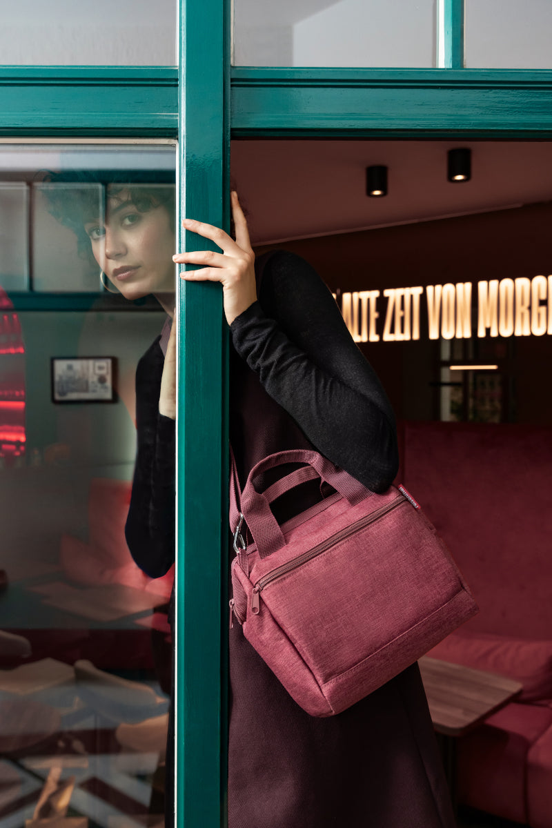 reisenthel allrounder cross twist maroon Lifestyle 2