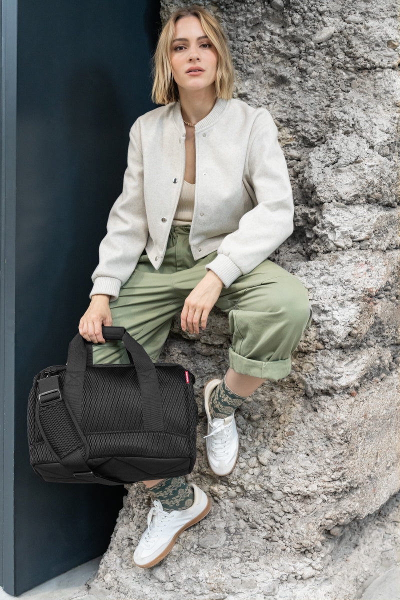 reisenthel allrounder M mesh black Lifestyle 1