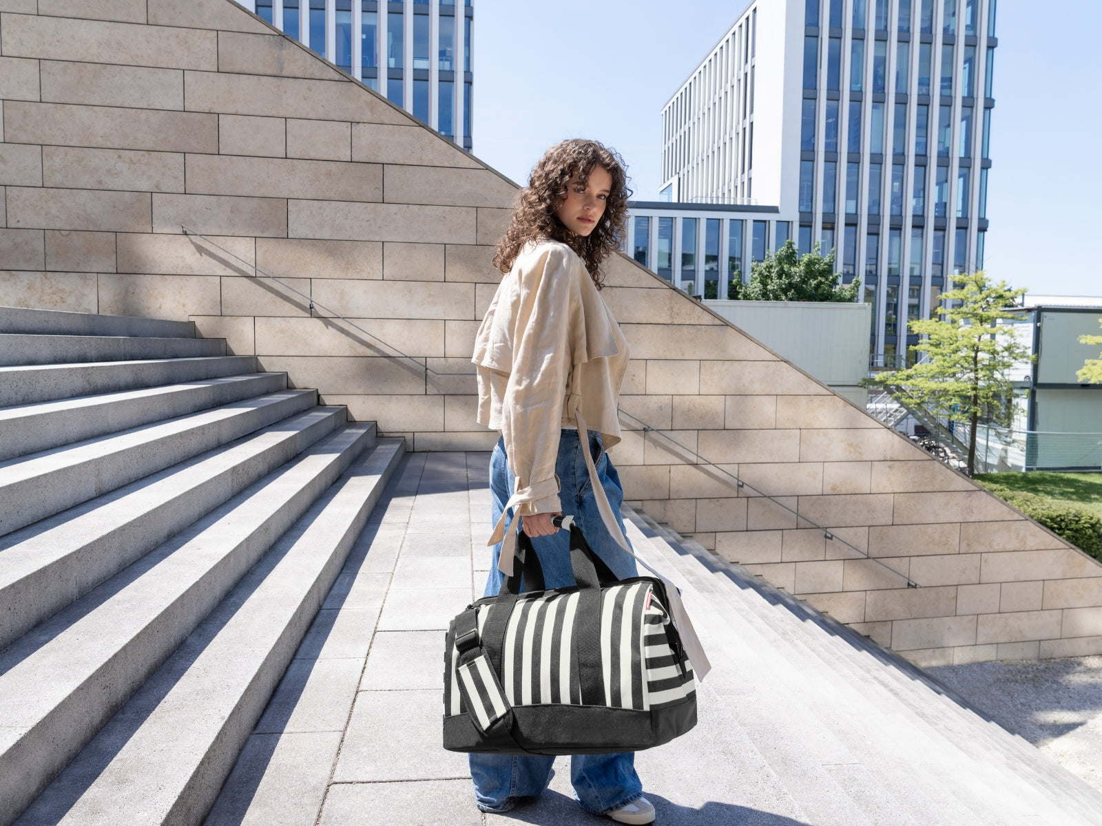 reisenthel allrounder L summerstripes black Lifestyle 2