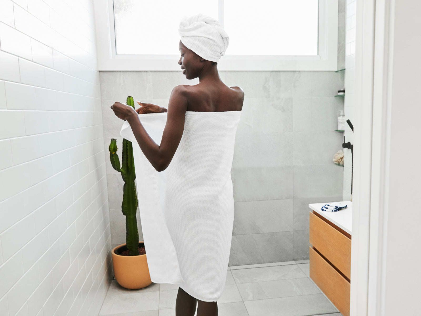 Dock & Bay Badehandtuch Waffelmuster S Crystal White 85x40cm Lifestyle 2