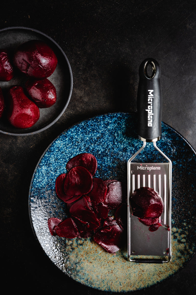 Microplane Profi-Gemüsehobel schwarz Lifestyle 1