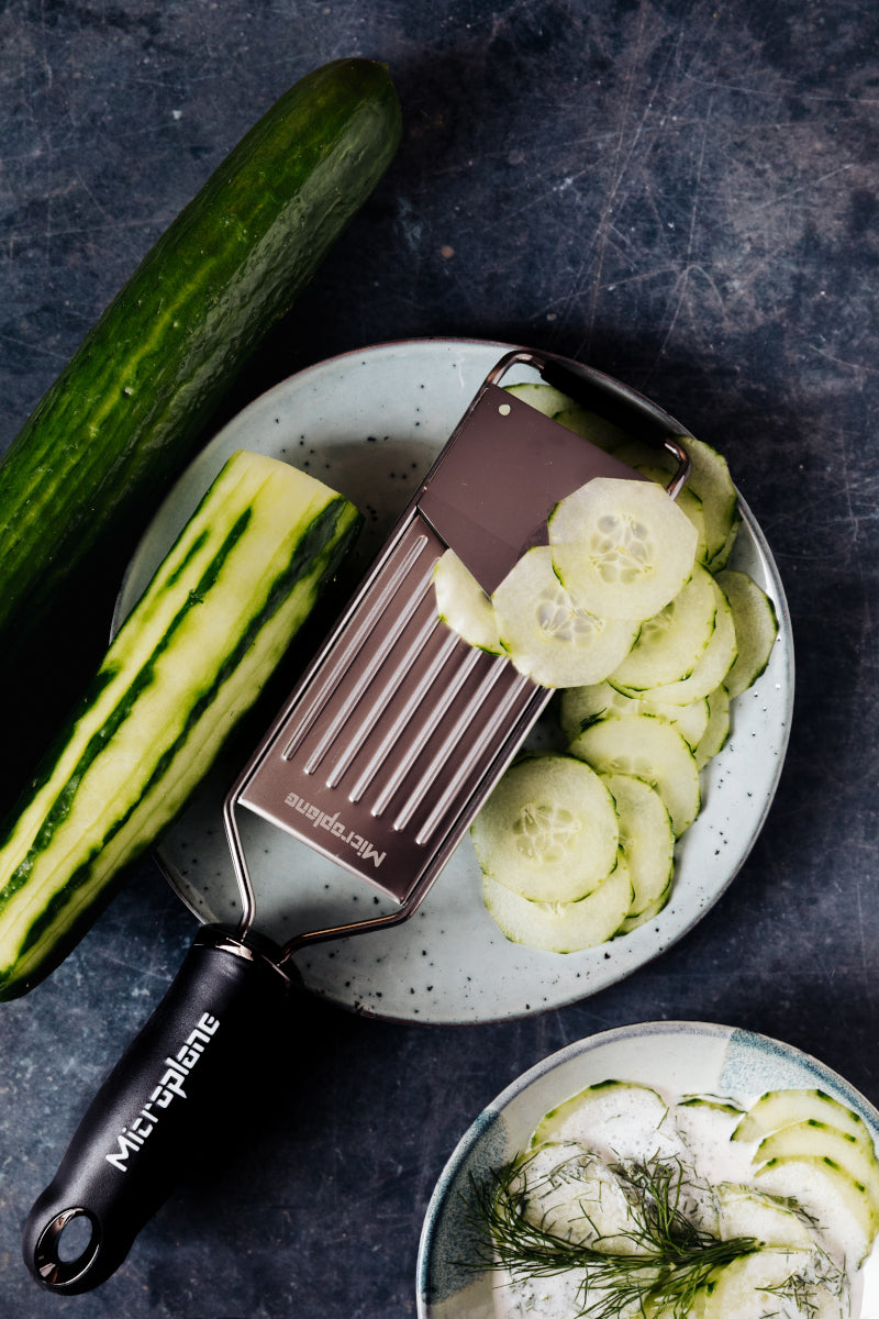 Microplane Profi-Gemüsehobel schwarz Lifestyle 2