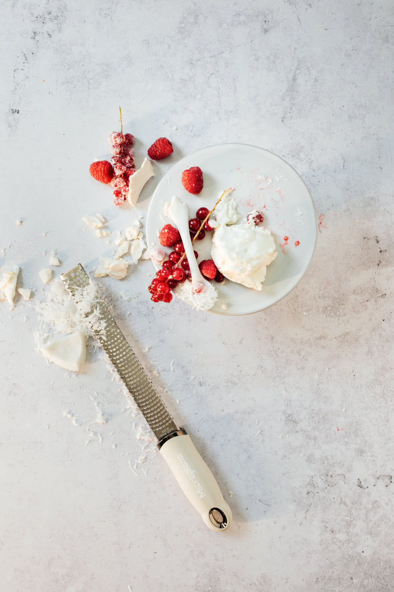 Microplane Premium Zester Reibe kaschmir beige Lifestyle 2