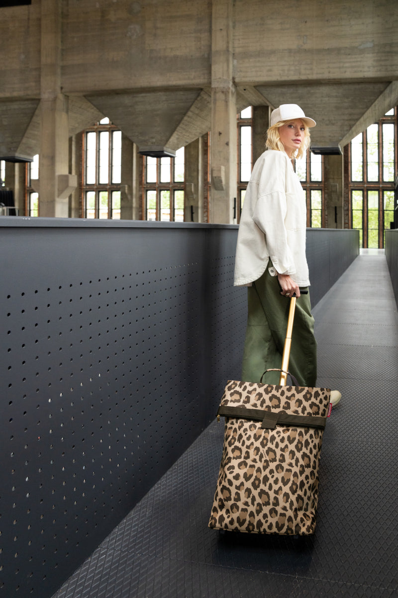 reisenthel trolley M frame leo macchiato Lifestyle 1