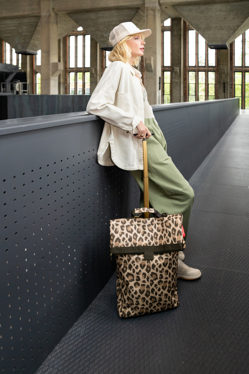 reisenthel trolley M frame leo macchiato Lifestyle 2