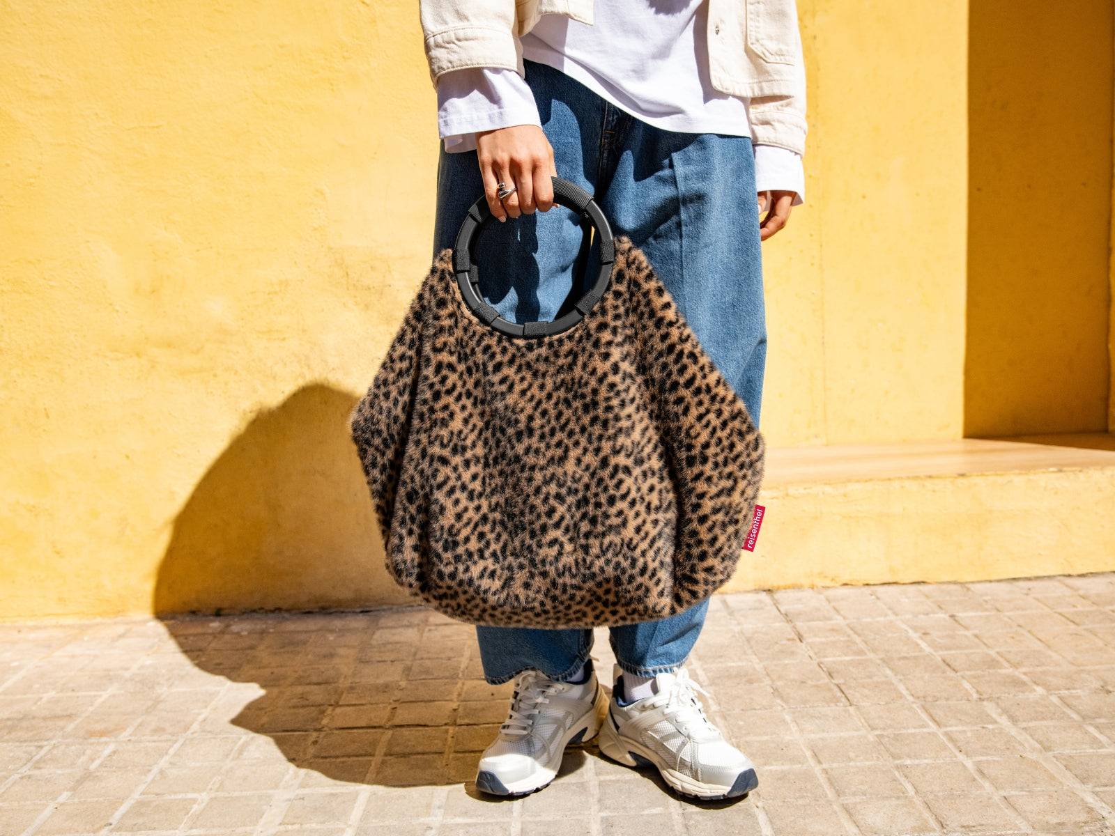 reisenthel loopbag hobo leo fake fur - Produktbild 6