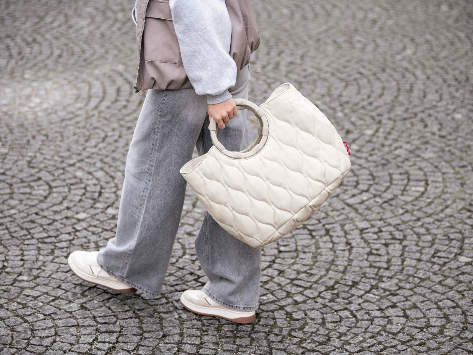 reisenthel loopbag hobo puffer stone - Produktbild 6