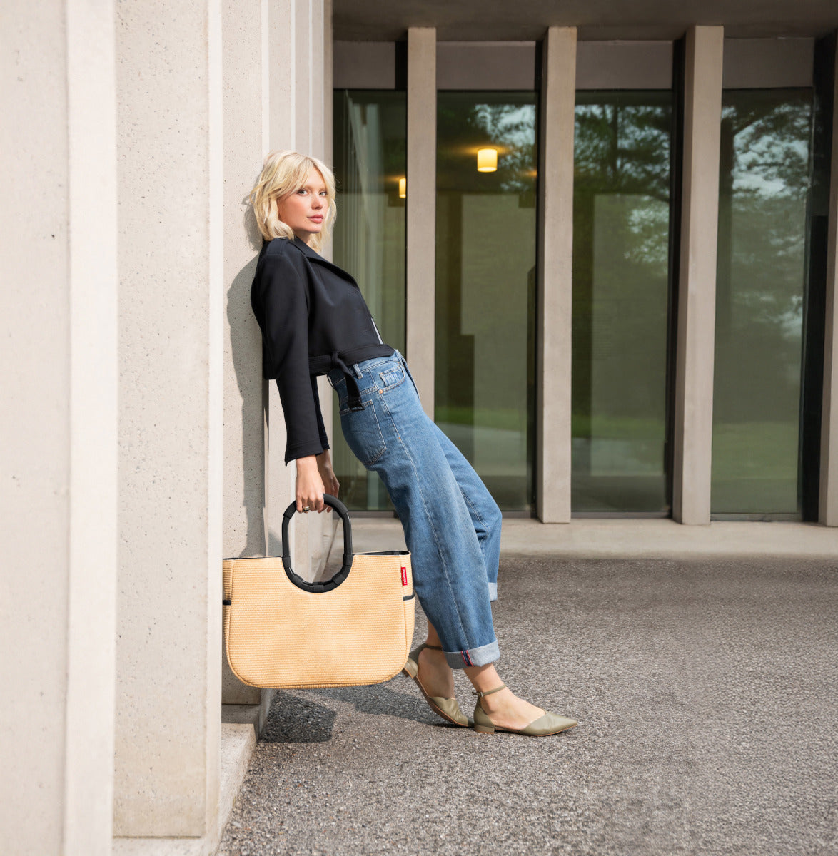 reisenthel loopshopper L frame raffia black Lifestyle 1