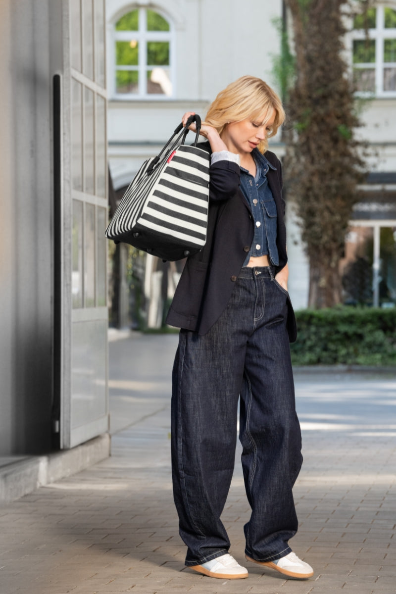 reisenthel loopshopper L summerstripes black Lifestyle 7