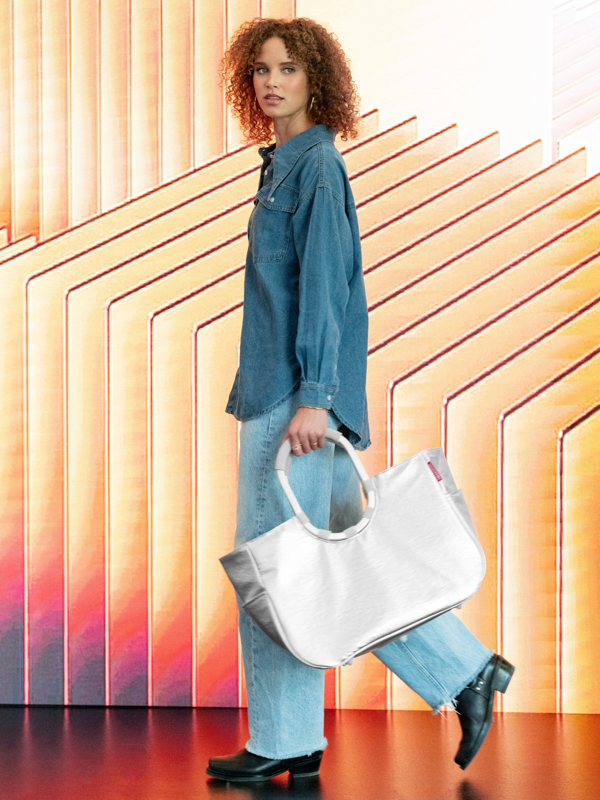 reisenthel loopshopper L silver crackle Lifestyle 7