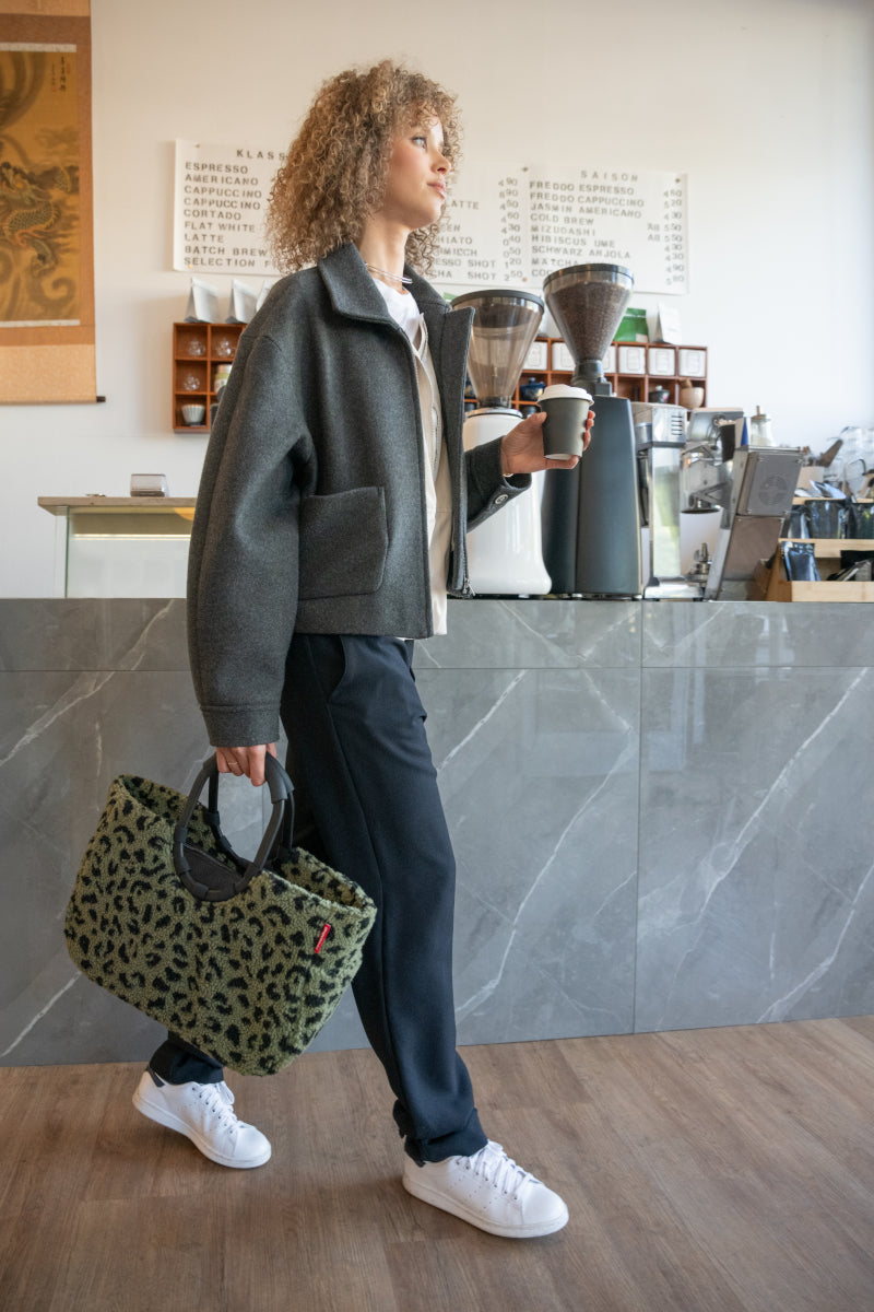 reisenthel loopshopper M teddy leo olive Lifestyle 2