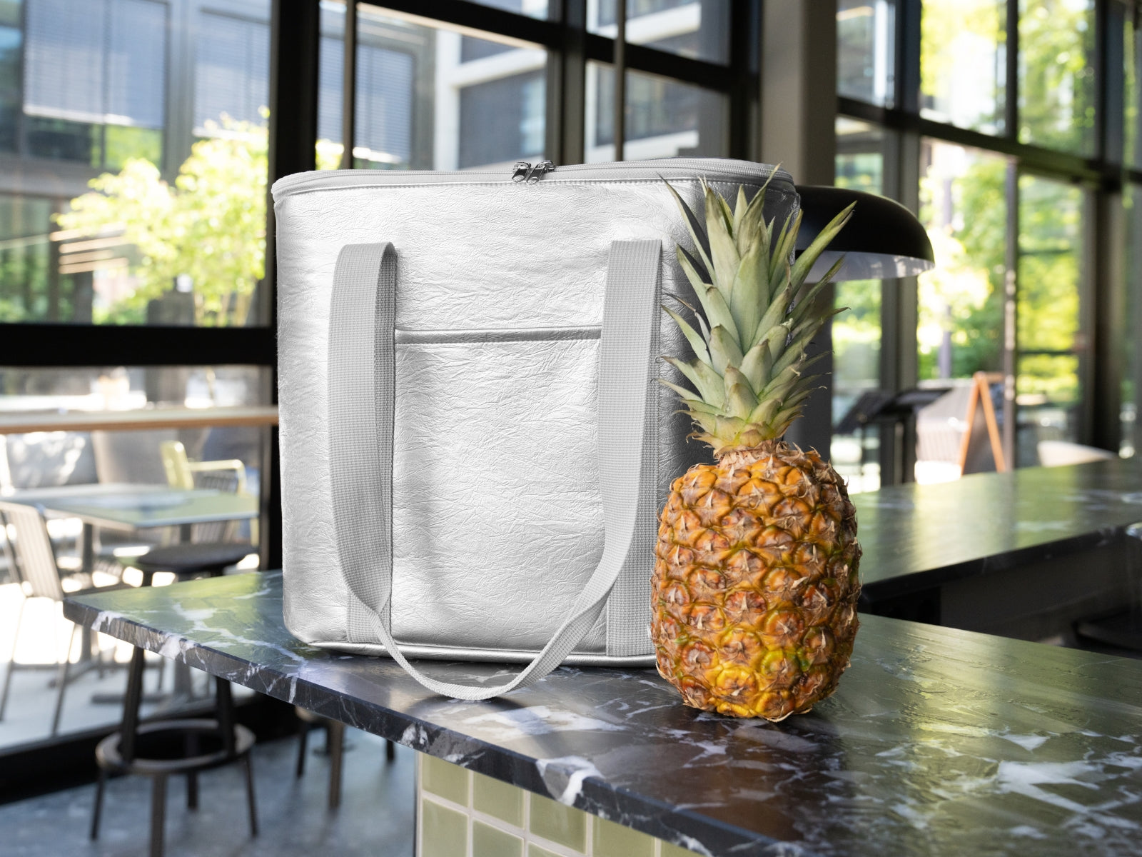 reisenthel thermoshopper silver crackle Lifestyle 1