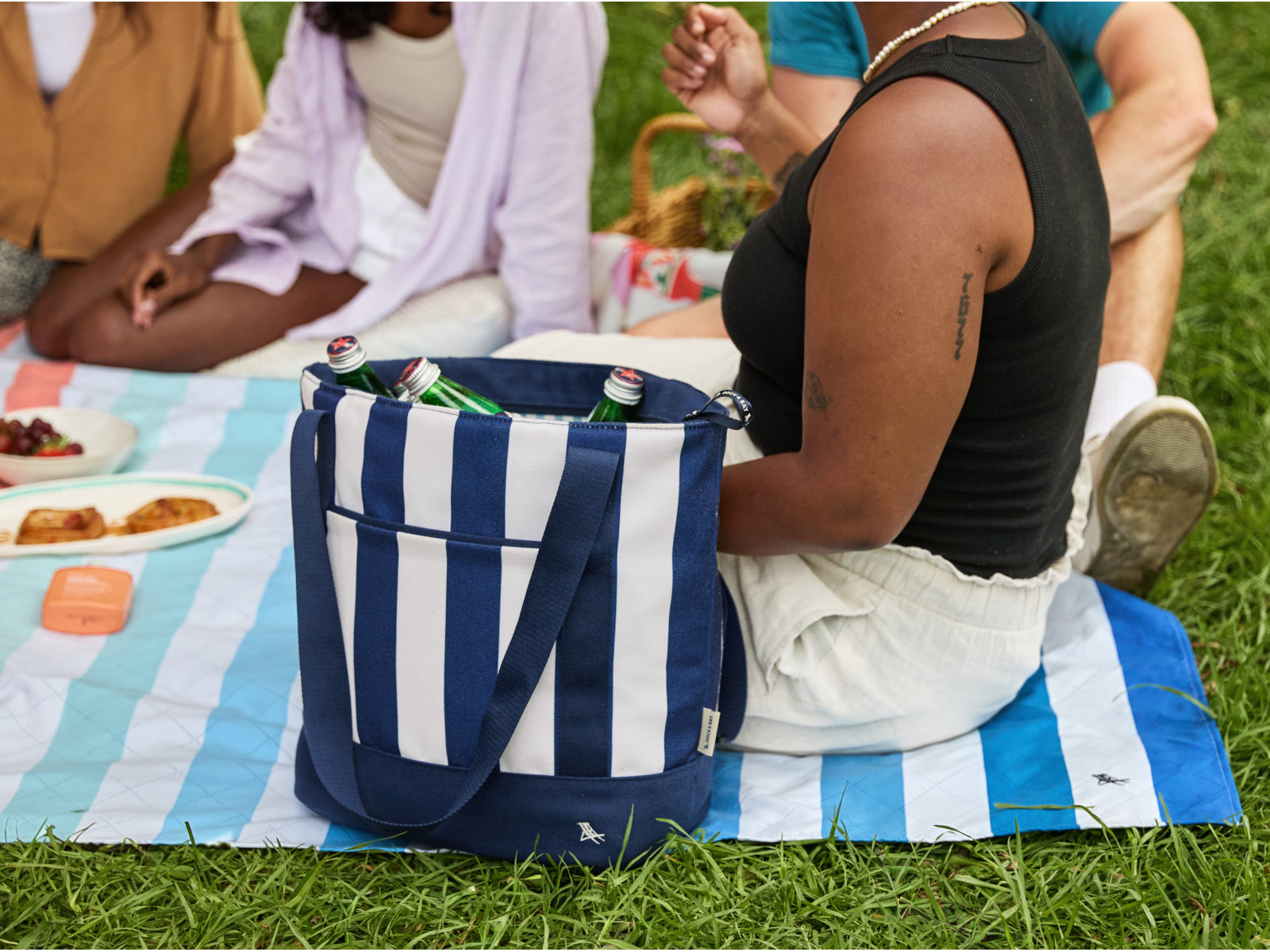 Dock & Bay Kühltasche Whitsunday Blue Lifestyle 4