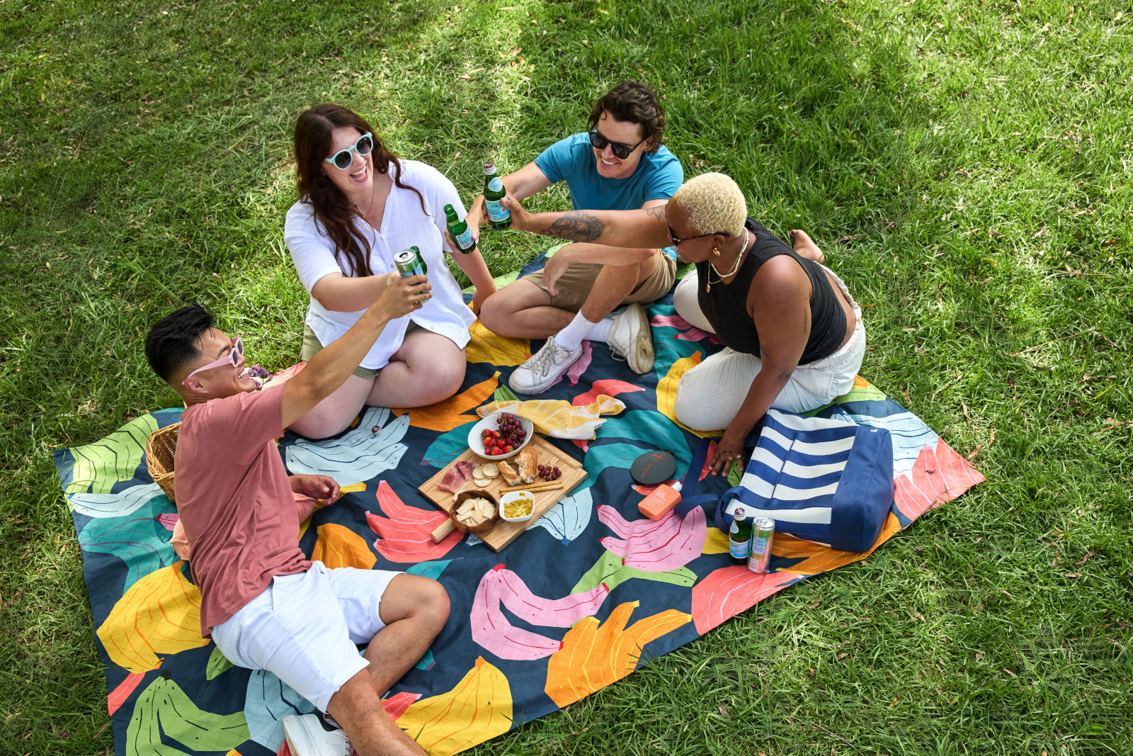 Dock & Bay Picnic Blanket XL Bananarama 240x170cm Lifestyle 2