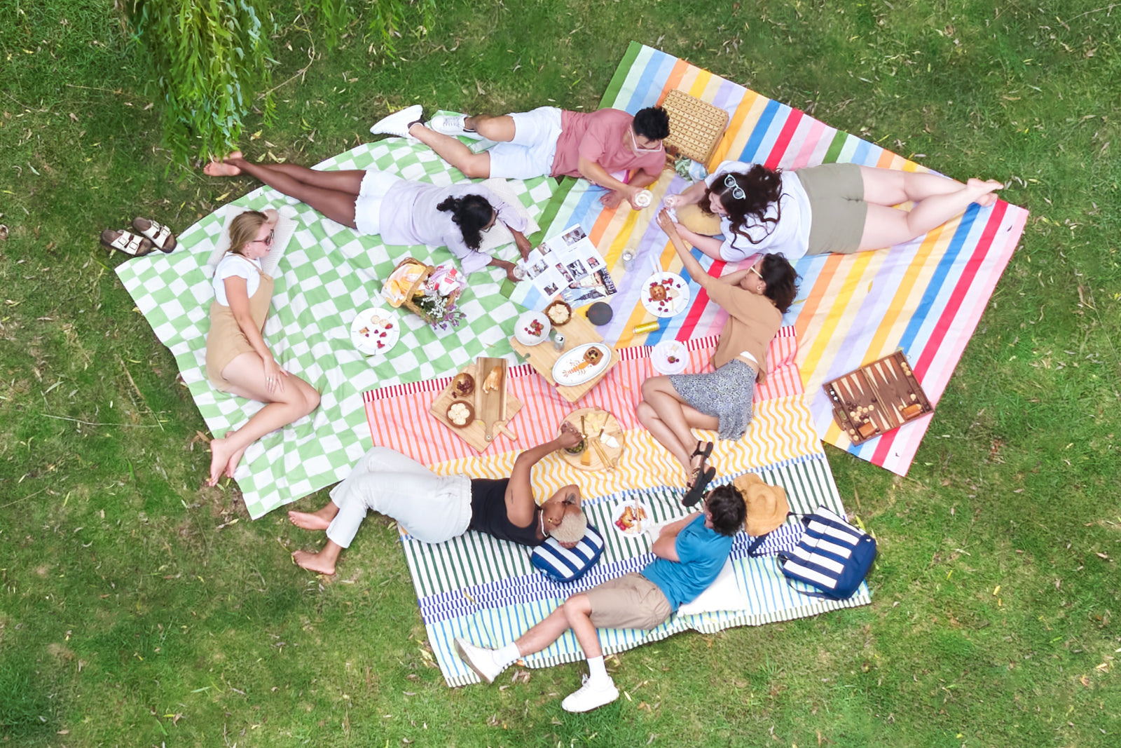 Dock & Bay Picnic Blanket XL Candy Stripes 240x170cm Lifestyle 5