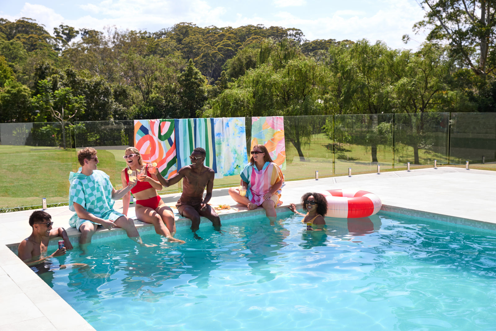 Dock & Bay Beach Towel XL Fruit Loops 200x90cm Lifestyle 3