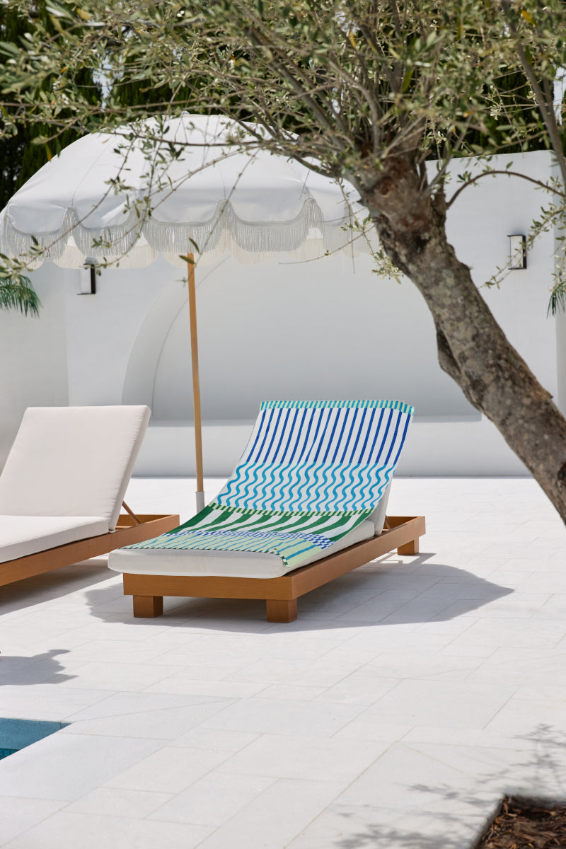 Dock & Bay Beach Towel XL Blueberry Spritz 200x90cm Lifestyle 1