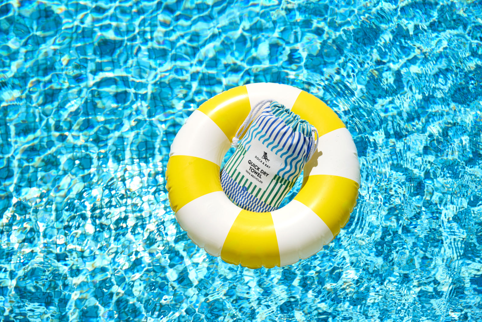 Dock & Bay Beach Towel XL Blueberry Spritz 200x90cm Lifestyle 2