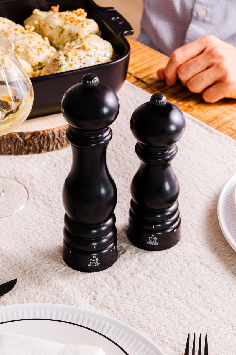PEUGEOT PARIS Pfeffermühle u'Select satinschwarz 22 cm Lifestyle 1