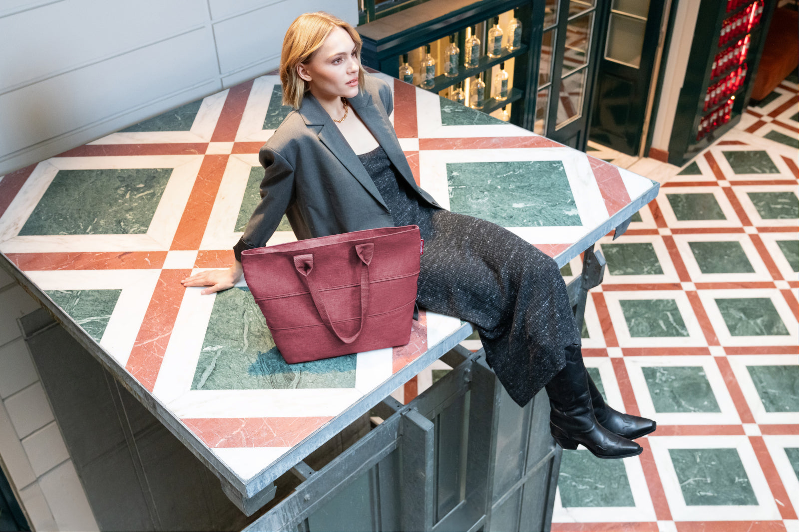 reisenthel shopper e1 twist maroon Lifestyle 1