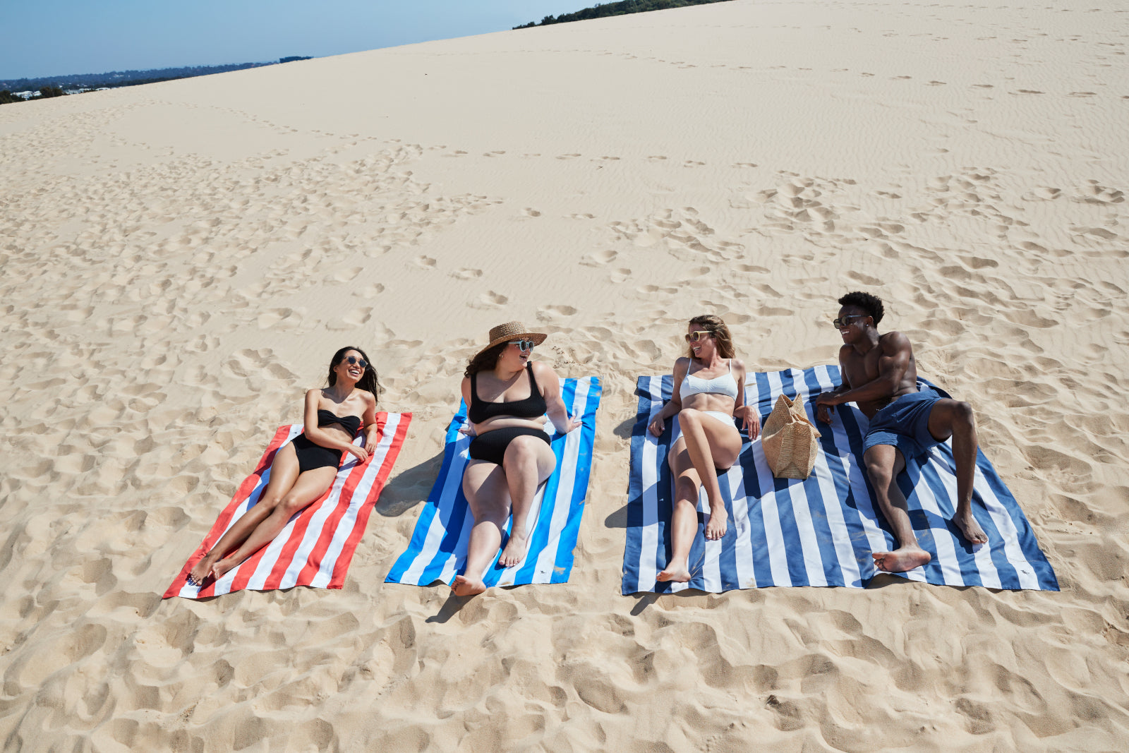 Dock & Bay Beach Towel XXL Whitsunday Blue 180x200cm Lifestyle 3