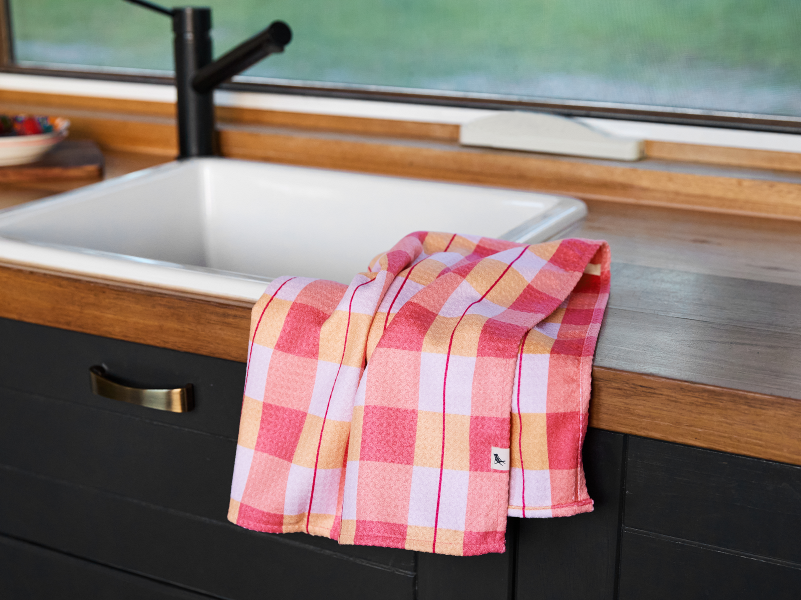 Dock & Bay Geschirrhandtuch M Strawberry & Fizz 75x45cm Lifestyle 1