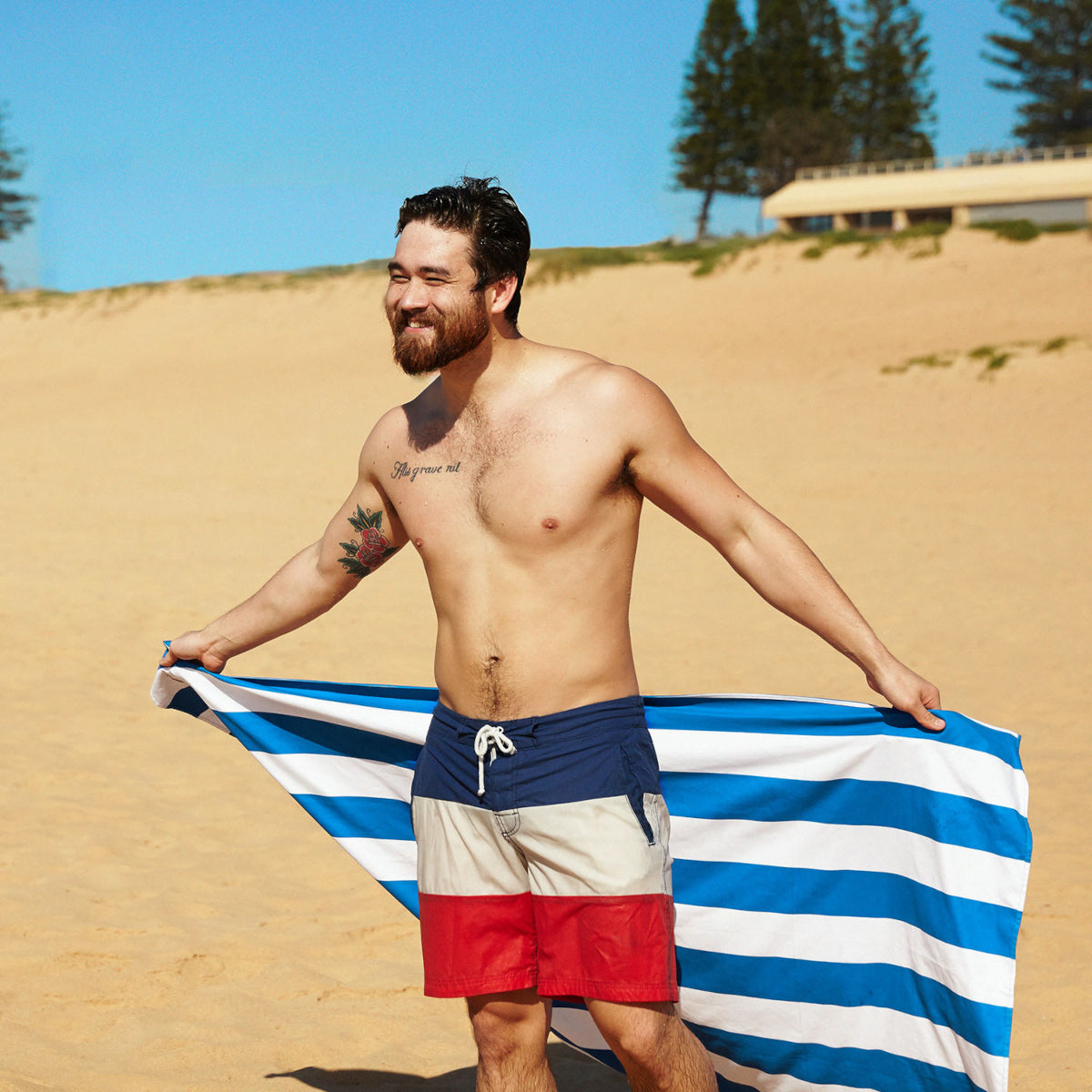 Dock & Bay Beach Towel L Bondi Blue 160x90cm Lifestyle 2