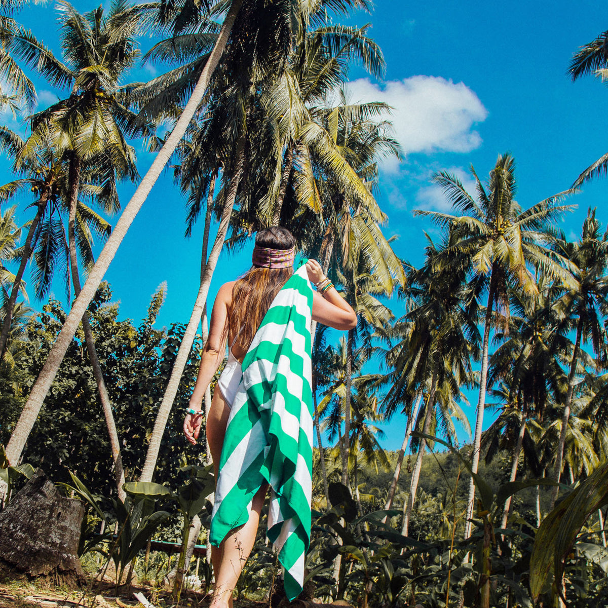 Dock & Bay Beach Towel XL Cancun Green 200x90cm Lifestyle 1