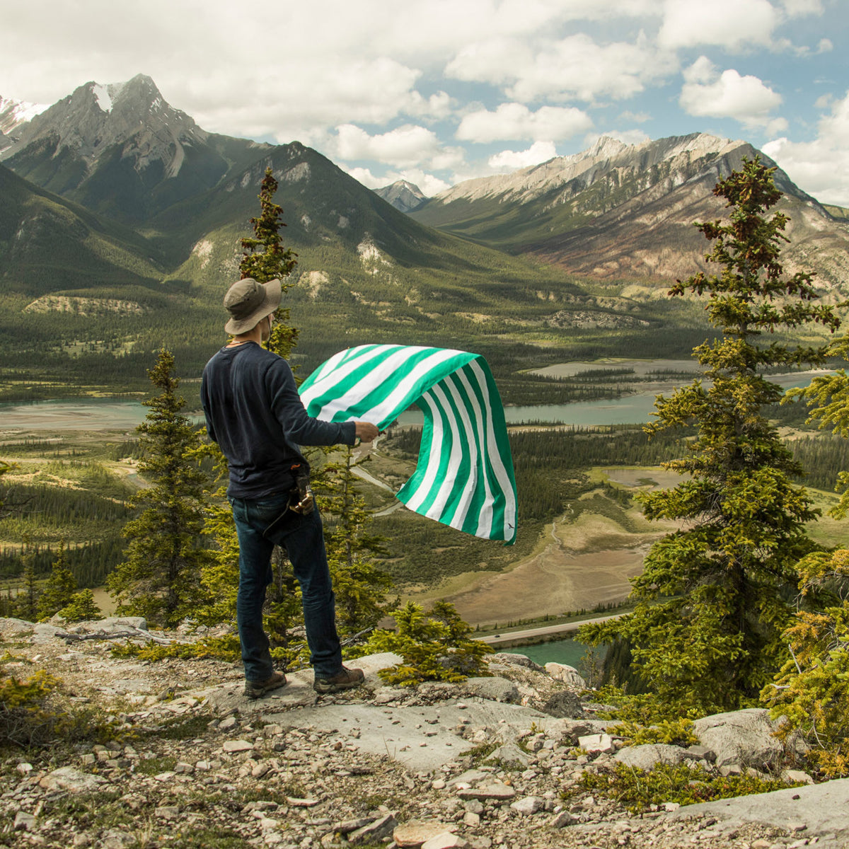 Dock & Bay Beach Towel L Cancun Green 160x90cm Lifestyle 4