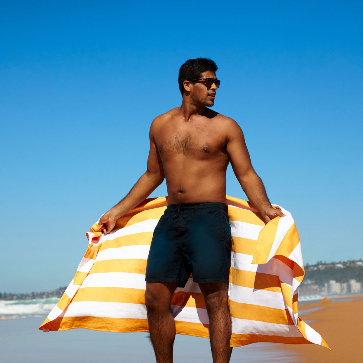 Dock & Bay Beach Towel XL Ipanema Orange 200x90cm Lifestyle 2