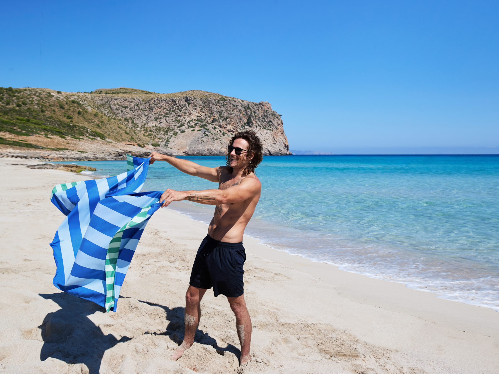 Dock & Bay Beach Towel XL Blue Sky 200x90cm Lifestyle 2