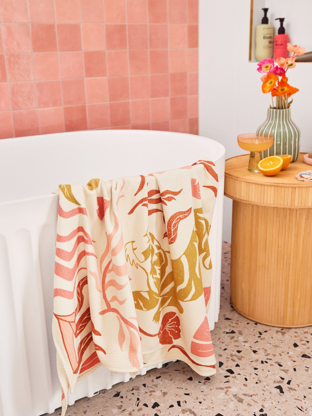 Dock & Bay Beach Towel XL Tiger Palm 180x90cm Lifestyle 2