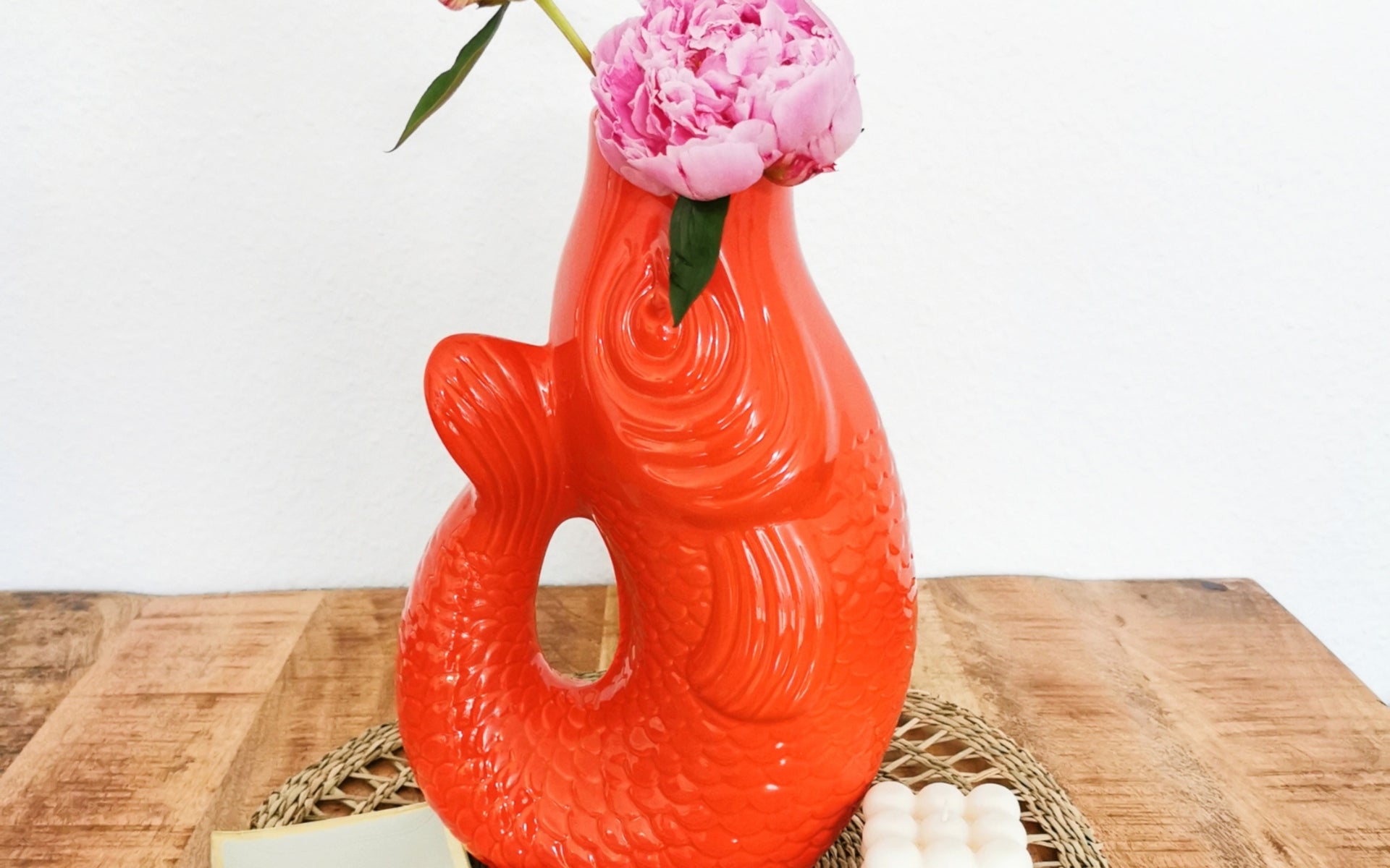 Giftcompany Monsieur Carafon Vase / Karaffe Fisch L coral red 2,7l Lifestyle