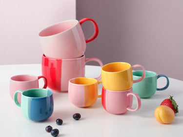 Bunte Tassen aus Porzellan & Keramik