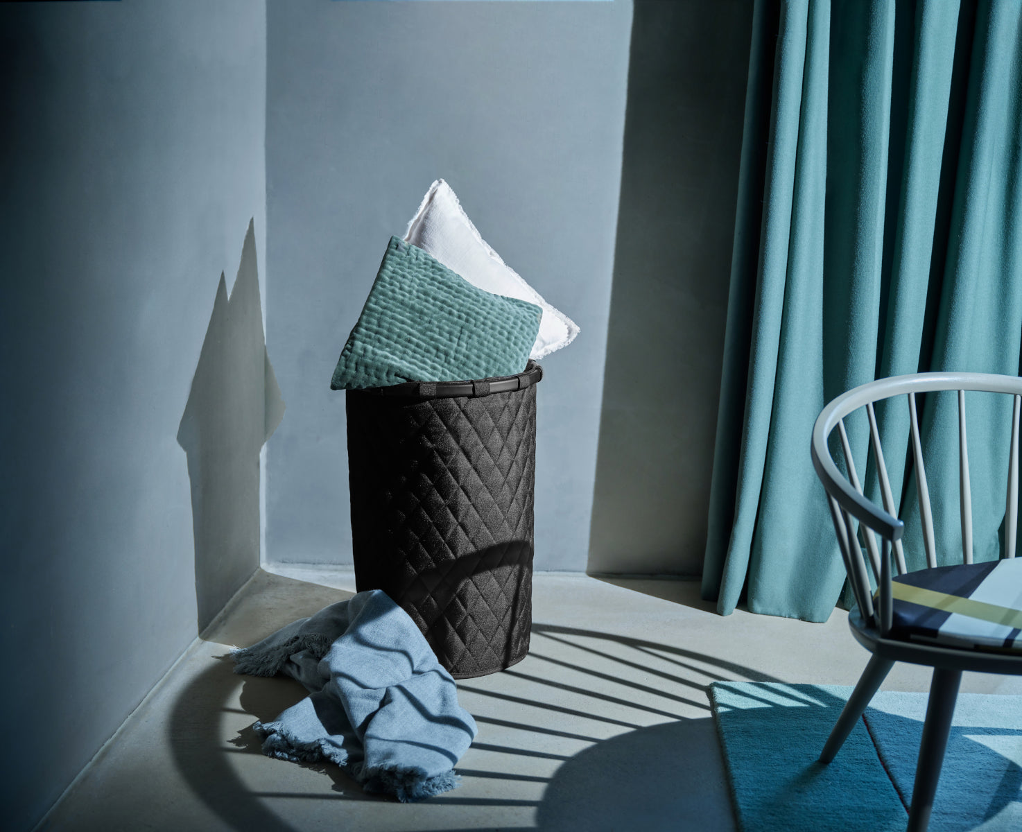 reisenthel homebasket cover rhombus black Lifestyle 1