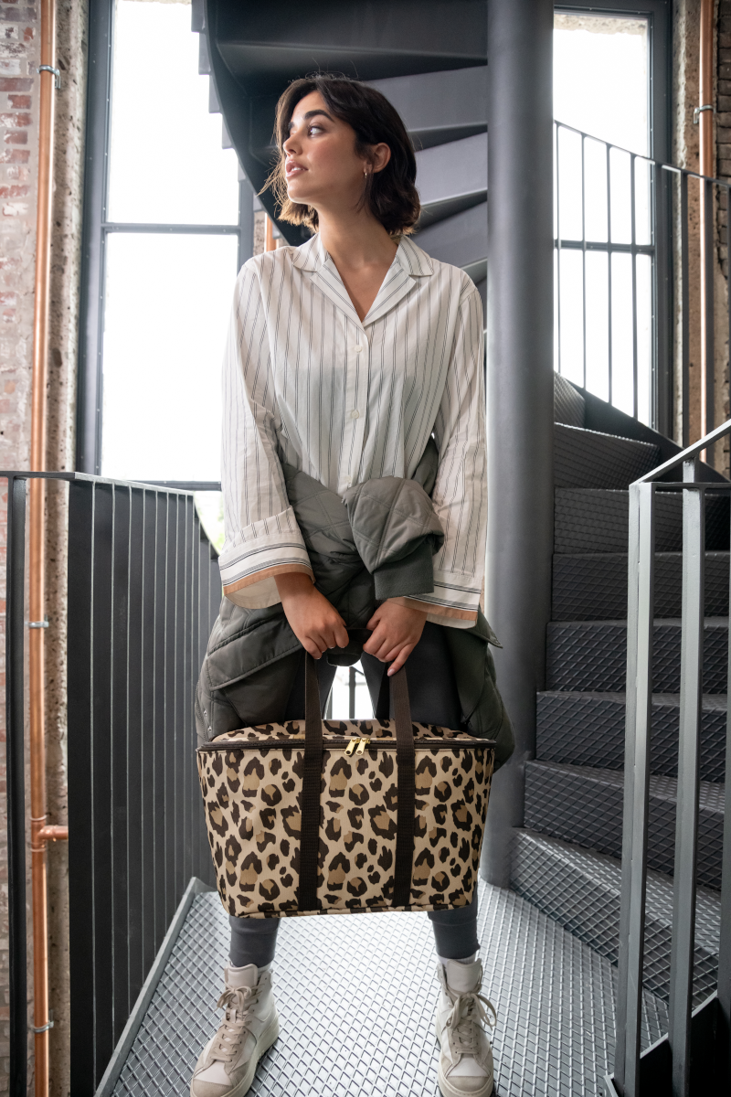 reisenthel coolerbag leo macchiato Lifestyle 3