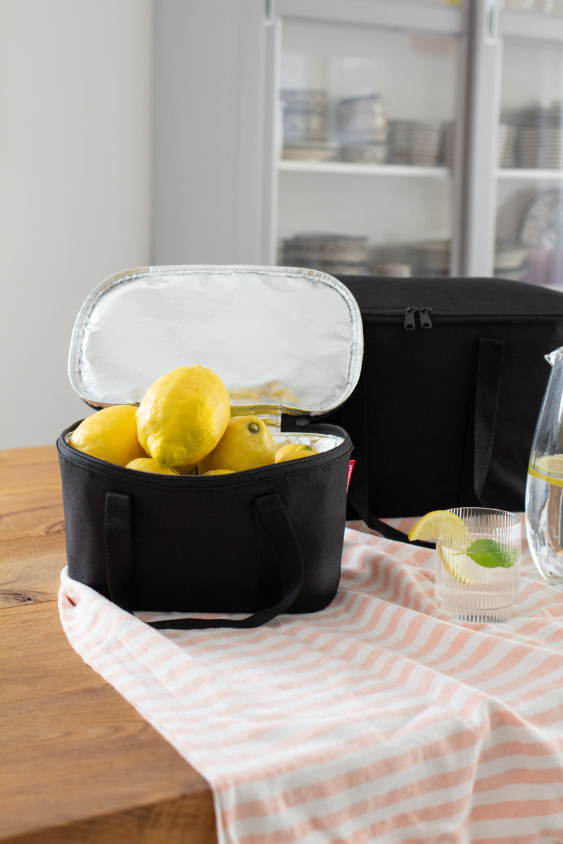 reisenthel coolerbag black Lifestyle 3