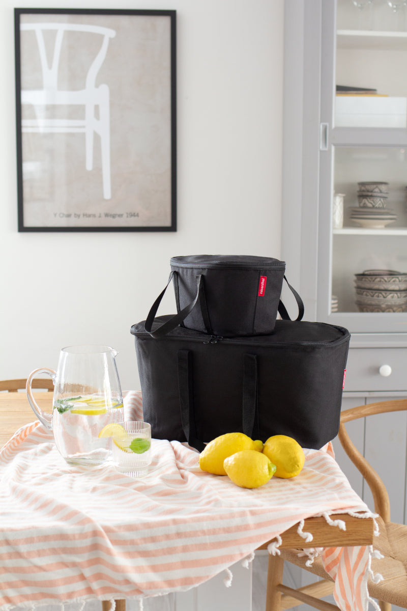 reisenthel coolerbag black Lifestyle 4