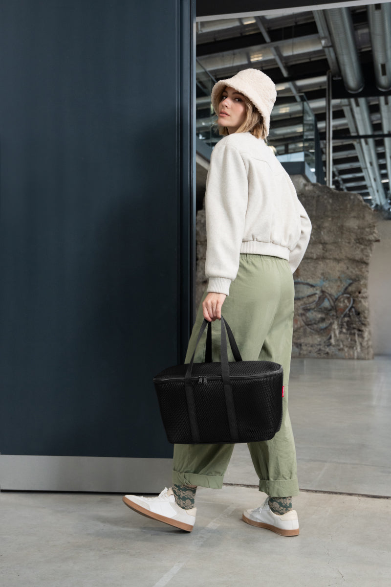 reisenthel coolerbag mesh black Lifestyle 3