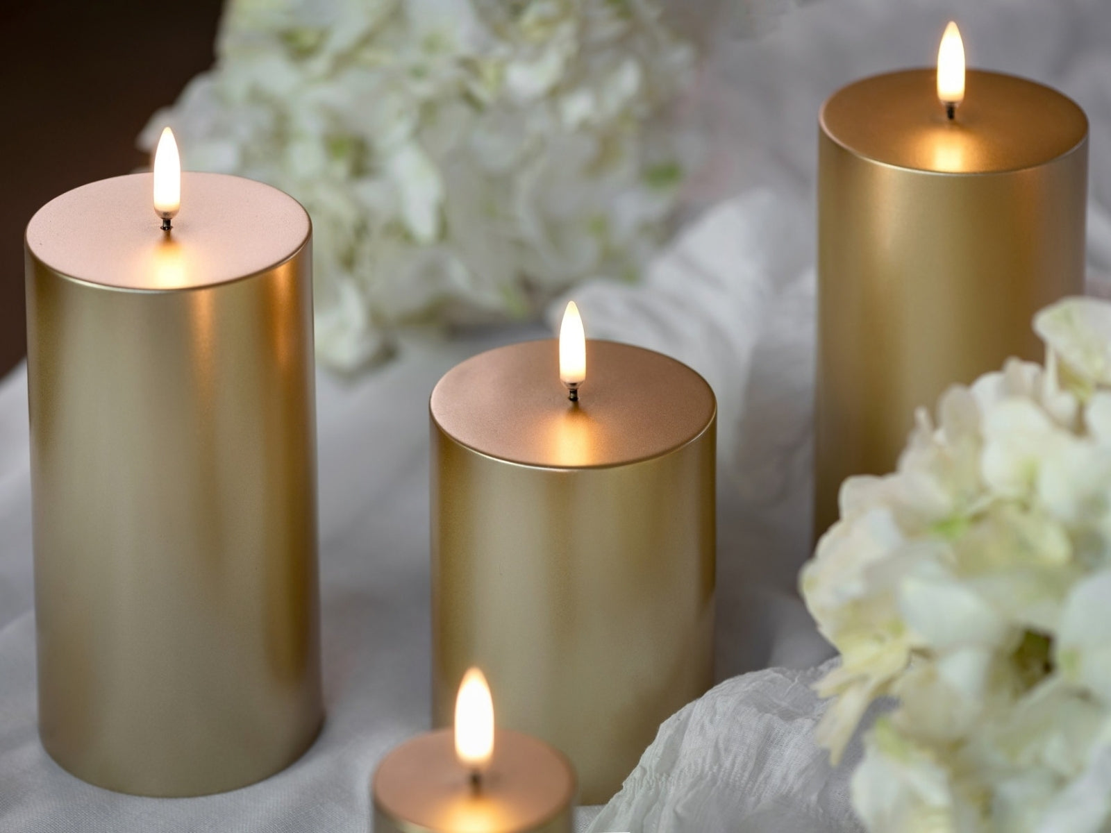 UYUNI LIGHTNING Pillar LED-Kerze Smooth gold finish 10cm - Produktbild 3