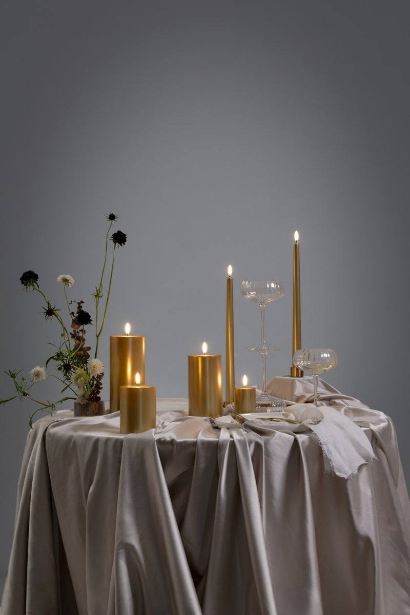UYUNI LIGHTNING Pillar LED-Kerze Smooth gold finish 15cm - Produktbild 4