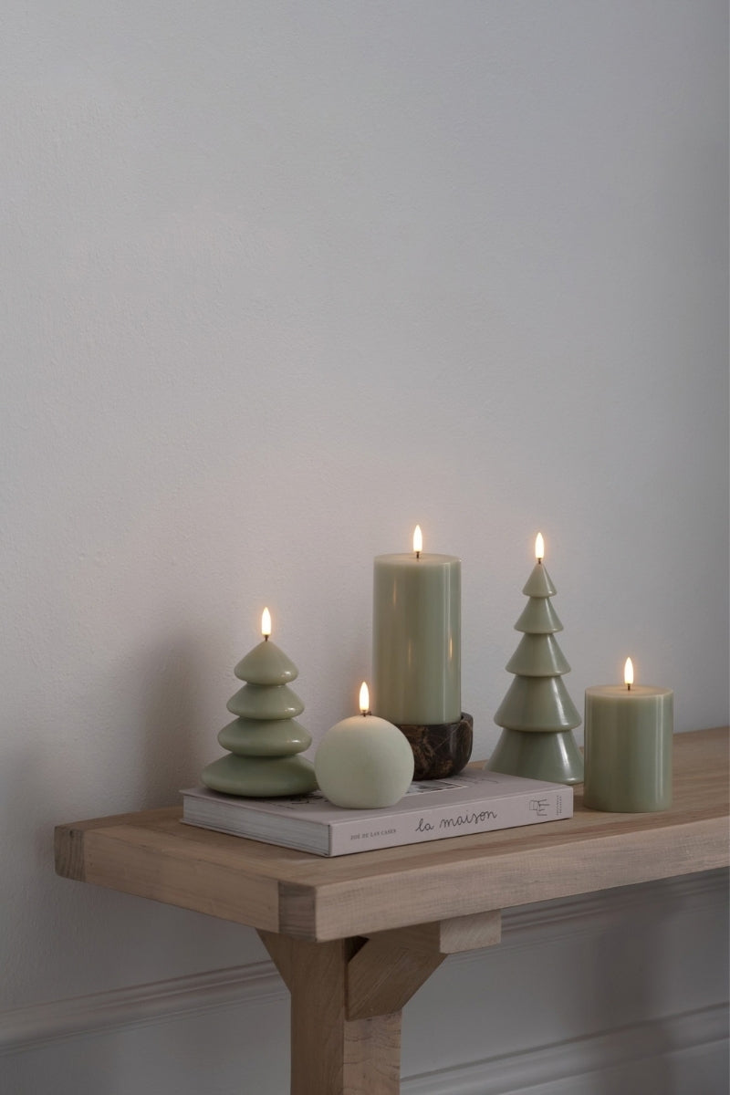UYUNI LIGHTNING Pillar LED-Kerze Smooth sage green 10cm - Produktbild 4